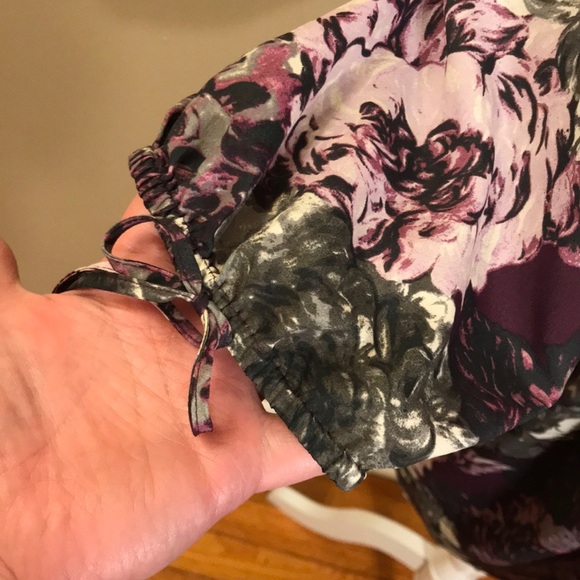 NWOT Ann Taylor LOFT tie sleeve floral top - Picture 3 of 8
